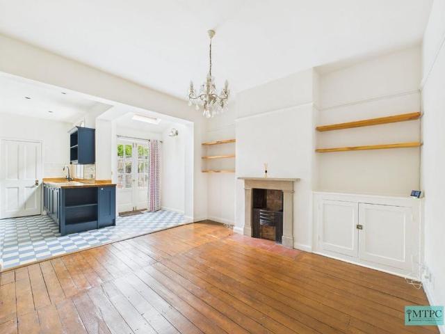 Townhouse for rent in High Field, York
