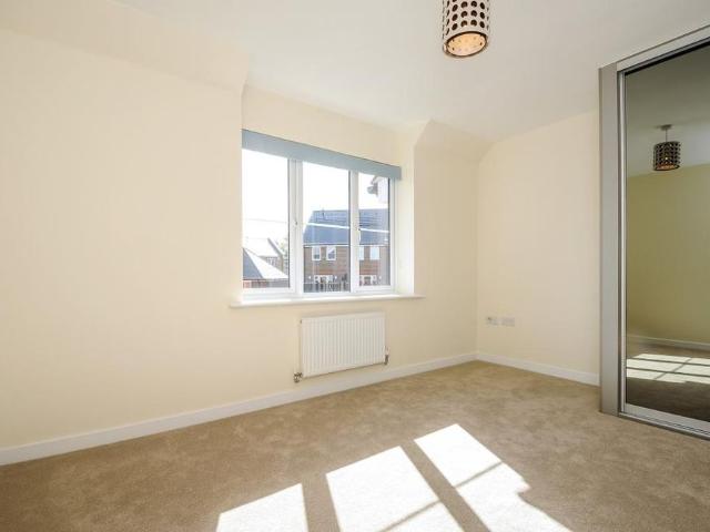 Townhouse for rent in The Butts, Kent