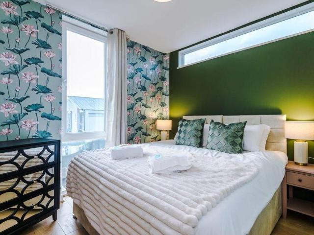 Townhouse for rent in Georgia, Greater Manchester