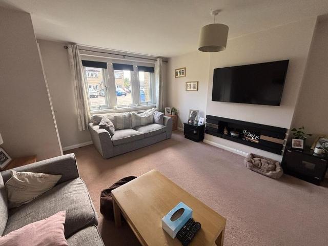 Townhouse for rent in Highburton, West Yorkshire
