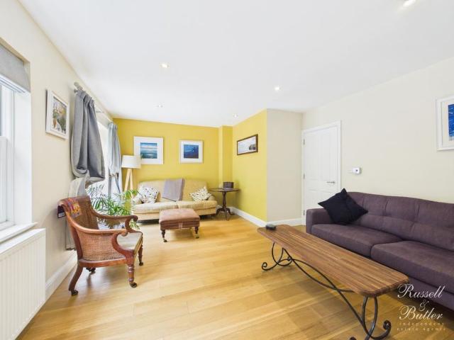 Townhouse for rent in Page Hill, Buckingham