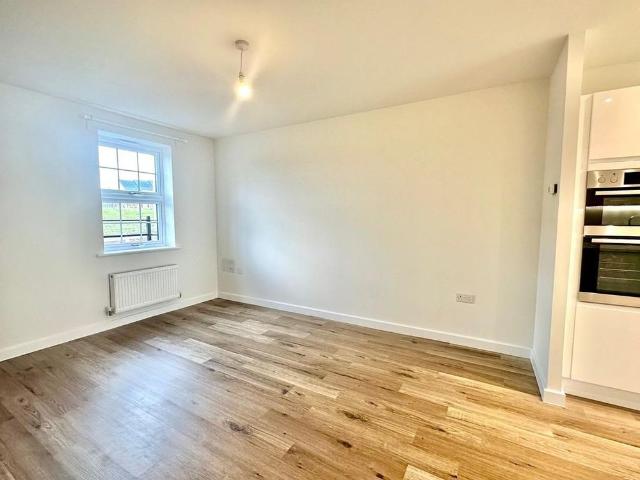 Townhouse for rent in Newcourt, Watergate