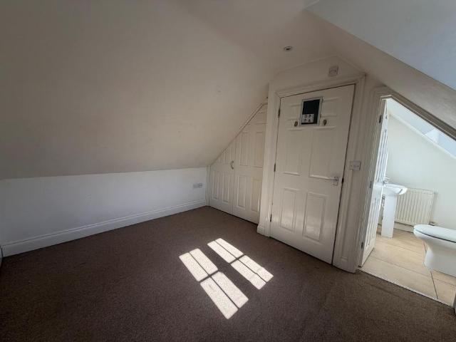 Townhouse for rent in Clarendon, Ash