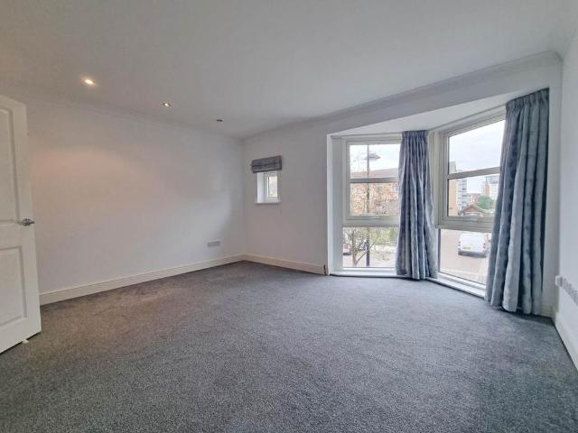 Townhouse for rent in Key Street, Suffolk