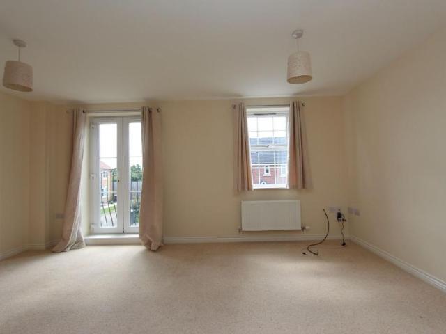 Townhouse for rent in Attenborough, East Midlands