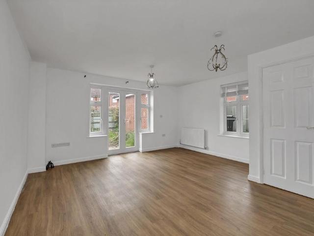 Townhouse for rent in Moreton Hall, West Suffolk