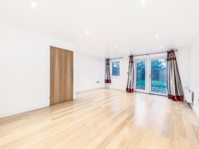 Townhouse for rent in Royal Borough of Greenwich, Greater London