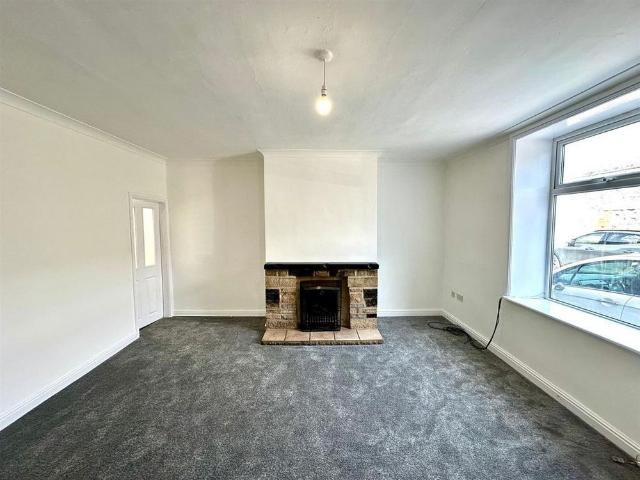 Townhouse for rent in Bury, Greater Manchester