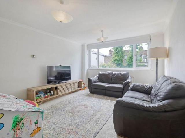 Townhouse for rent in Navestock Side, Essex