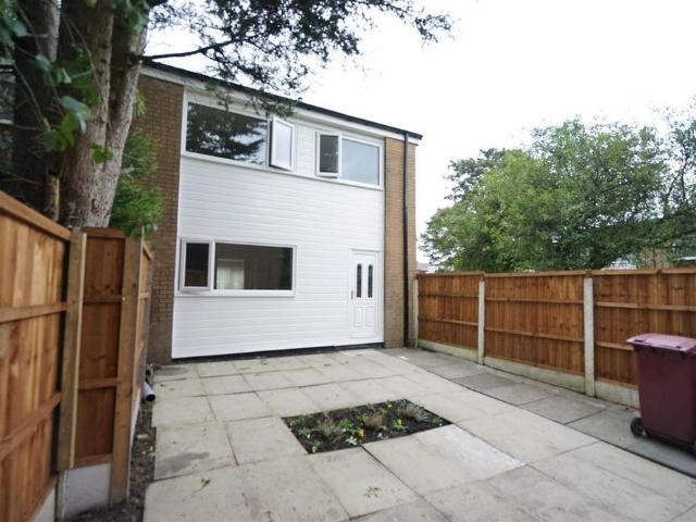 Townhouse for rent in Lee Bank, Greater Manchester
