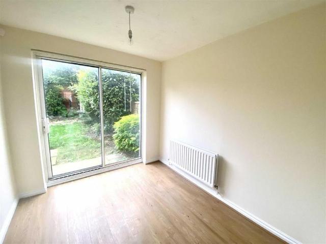 Townhouse for rent in Lash Hill, Barton