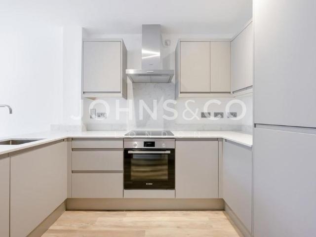 Townhouse for rent in Bromley-by-Bow, Limehouse