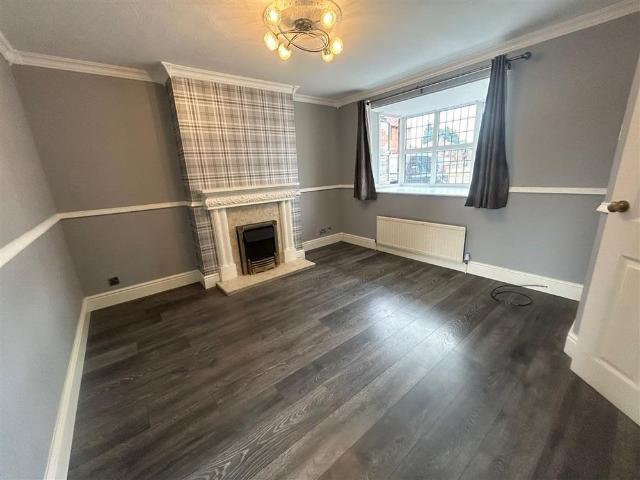 Townhouse for rent in Harworth Bircotes, Costhorpe