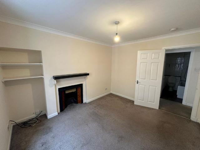 Townhouse for rent in Upper Craigie, Moneydie