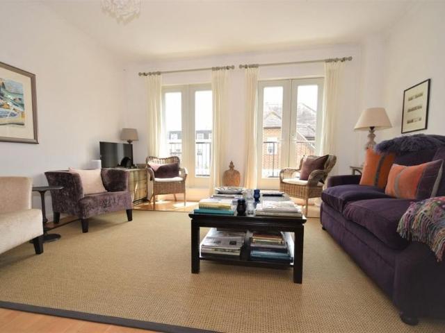 Townhouse for rent in Arundel, Clapham