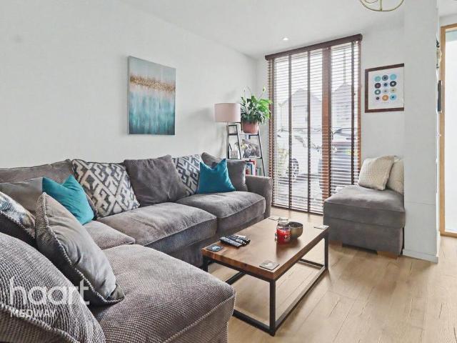 Townhouse for rent in Chatham, Isle Of Man