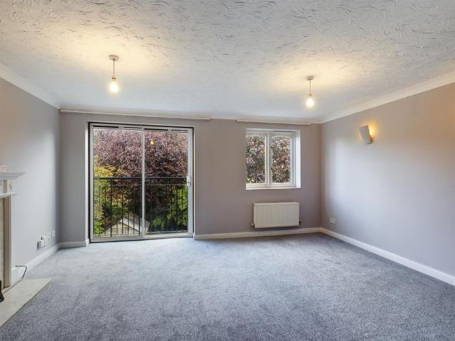 Townhouse for rent in Chesterton, Arbury