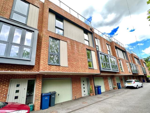 House for rent in Fole, Surrey