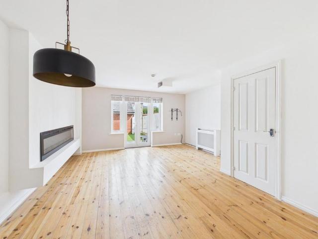 Townhouse for rent in Coity Higher, Coity