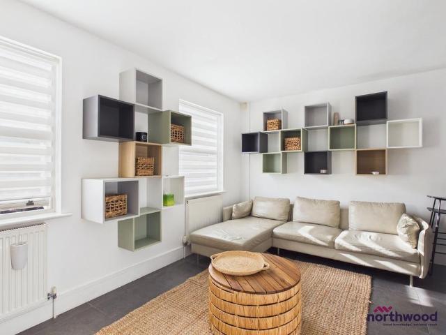 Townhouse for rent in Roselands, Eastbourne