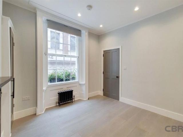 Townhouse for rent in Soho, Greater London
