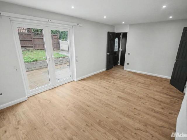 Townhouse for rent in Murdishaw, Halton