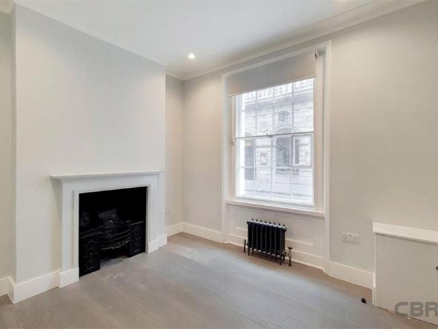 Townhouse for rent in Soho, Greater London