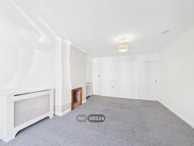 Townhouse for rent in The Meadows, Haddon