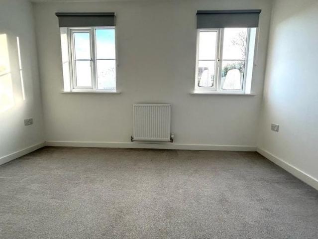 Townhouse for rent in Holly Bank Estate, Barnsley