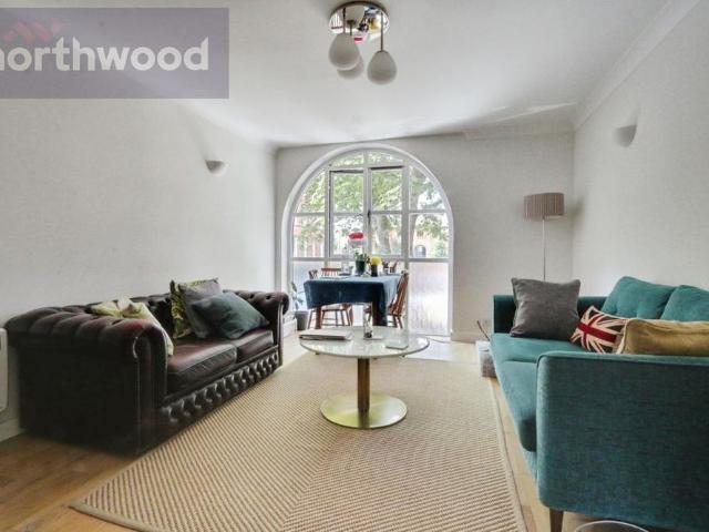 Townhouse for rent in High Field, York