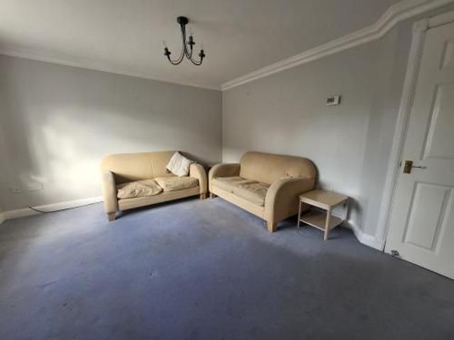 Townhouse for rent in Cliff Hill, Green Close