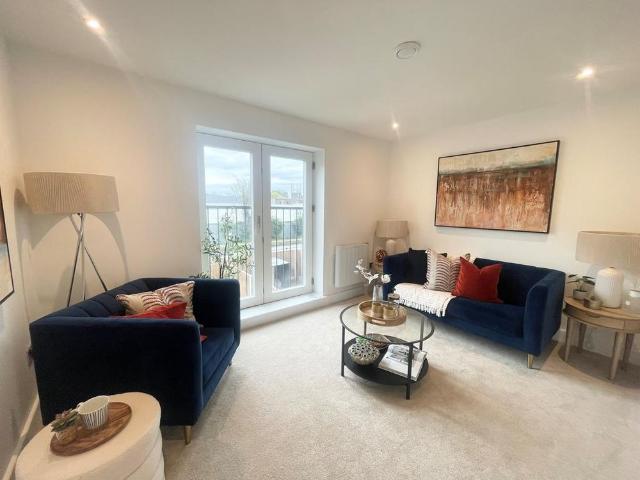 Townhouse for rent in Cliff Hill, Green Close