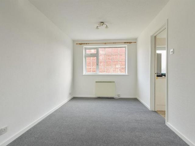 Townhouse for rent in Barton, Leicestershire