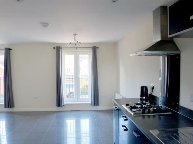 Townhouse for rent in Patchway, South Gloucestershire
