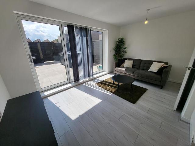 Townhouse for rent in Gorse Hill, Trafford Park