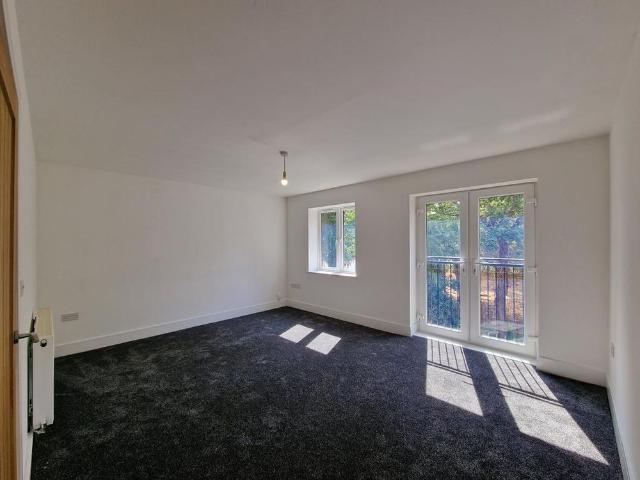 Townhouse for rent in Goldthorn Hill, West Midlands