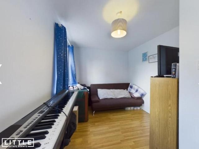 Townhouse for rent in St Helens