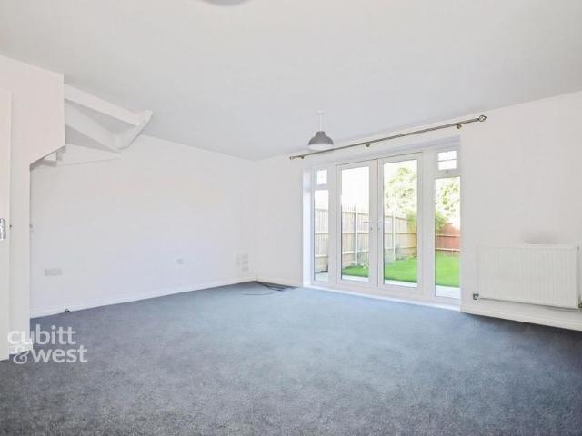Townhouse for rent in Felpham, Clapham