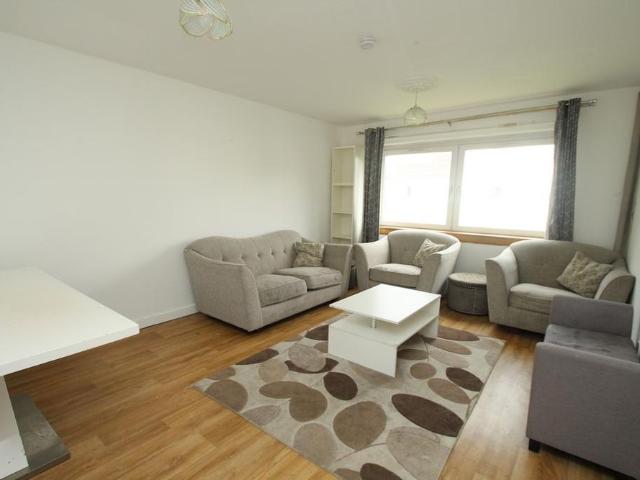 Townhouse for rent in Whiteinch, Scotland