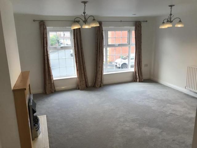 Townhouse for rent in Westhoughton, Lee Bank