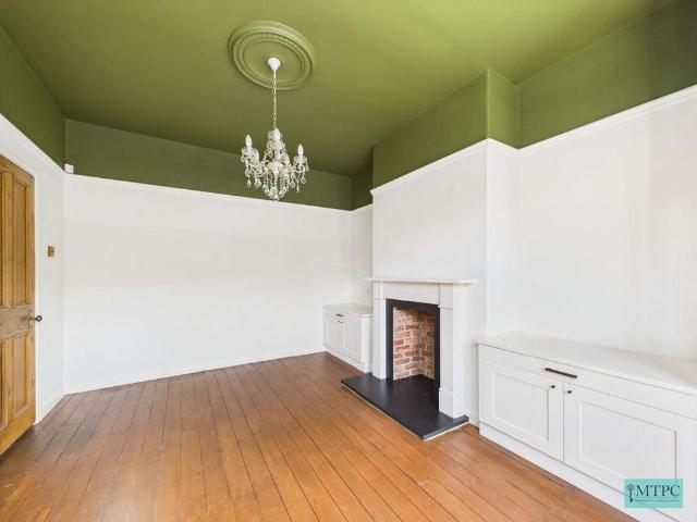 Townhouse for rent in High Field, York