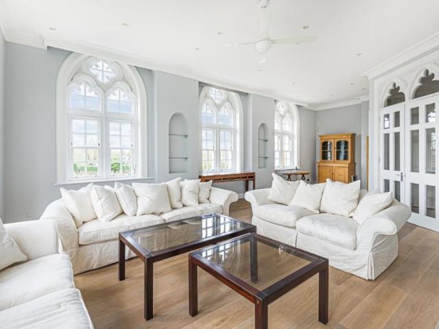 Townhouse for rent in Row Town, Surrey