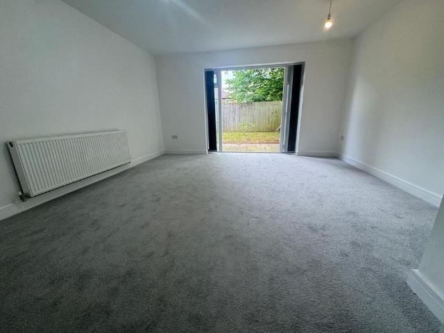 Townhouse for rent in Sydenham, Green Close