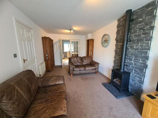 Townhouse for rent in Bulk, Bare