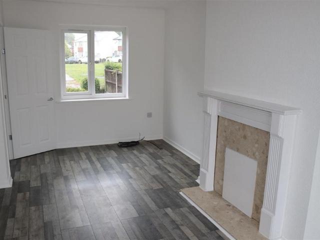 Townhouse for rent in Balls Hill, Hill Top