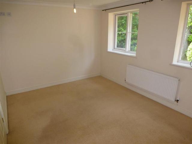 Townhouse for rent in Hoobrook, Rushock