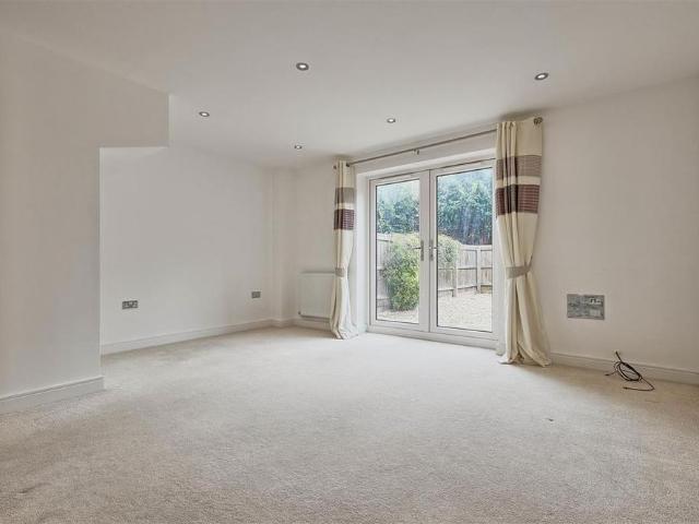 Townhouse for rent in Arbury, Cambridgeshire
