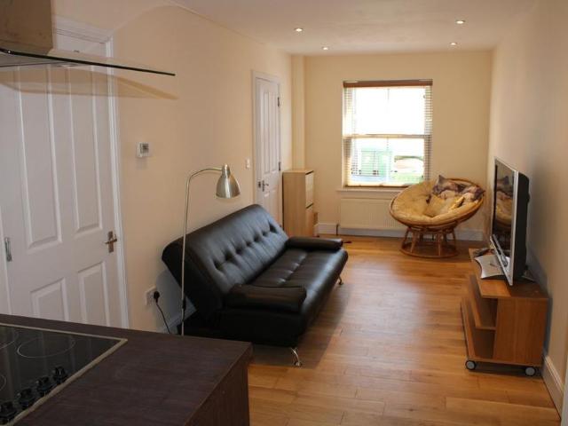 Townhouse for rent in Bellevue, Southampton
