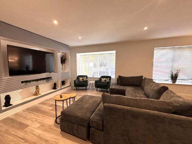 Townhouse for rent in Wick, Bournemouth