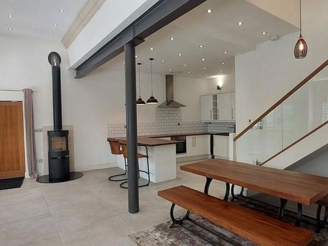 Townhouse for rent in Haddon, East Midlands